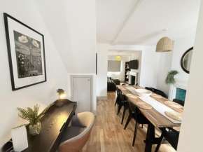 Beautiful four bedroom house, two bathroom, huge kitchen with free parking